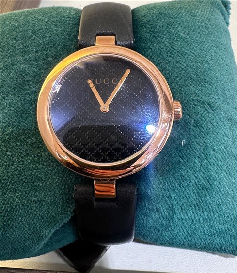 Watch Gucci Woman Diamantissima in Steel yellow gold plated YA141505 - YA141505